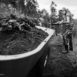 Таня на участке выравнивания полотна тропы.